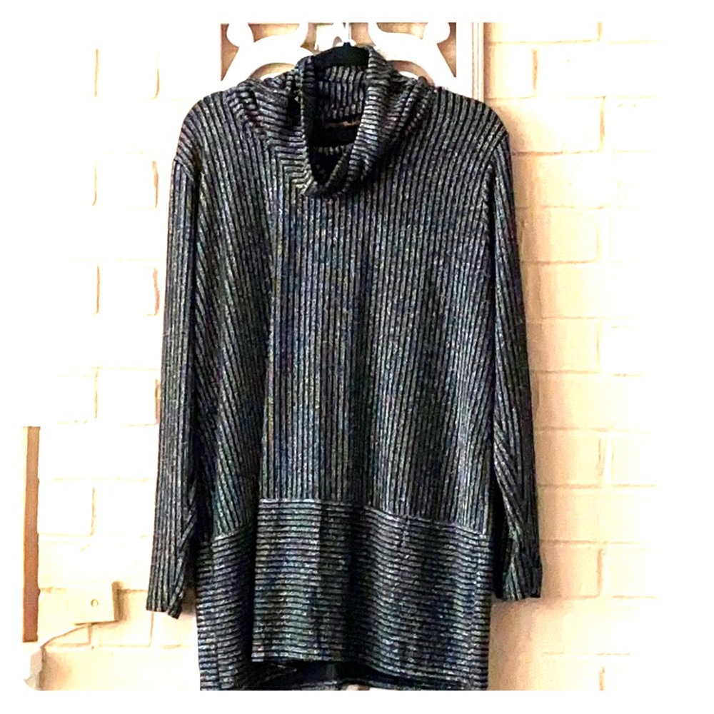 Belldini, long sleeve light weight sweater.